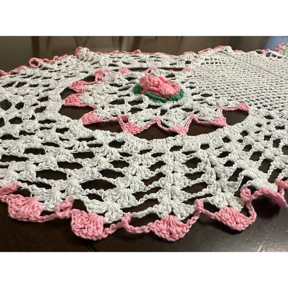 Vintage Crochet Lace Table Runner Raised Variegated Pink Irish Roses handmade - Picture 3 of 13